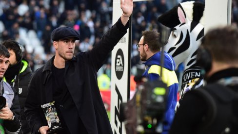 NAGRADA ZA SJAJNE PARTIJE: Dušan Vlahović dobio vredno priznanje od Juventusa (VIDEO)