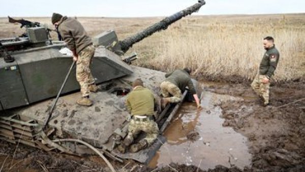 БРИТАНСКИ МЕДИЈИ: Лондон предала Украјини тенкове са канцерогеном бојом