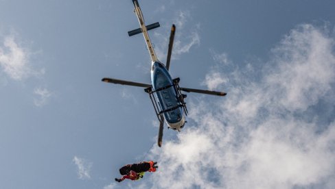 LETAČI I PENJAČI U SPASILAČKOJ  MISIJI:  Prva vežba Helikopterske jedinice MUP-a Srbije i Gorske službe spasavanja Srbije