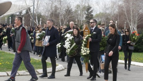 POTRESNE REČI NA SAHRANI ĆERKE: Govor Dragomira Okuke koji kida dušu (FOTO)