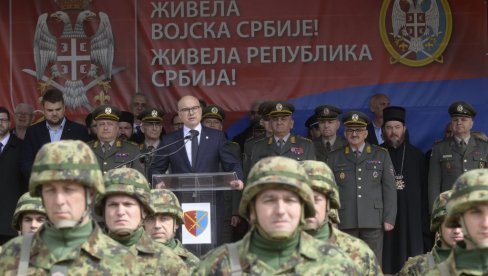 U VAMA VIDIM SNAGU NAŠE SRBIJE Vučević na polaganju vojničke zakletve u Valjevu: Postali ste čuvari našeg identiteta (FOTO)