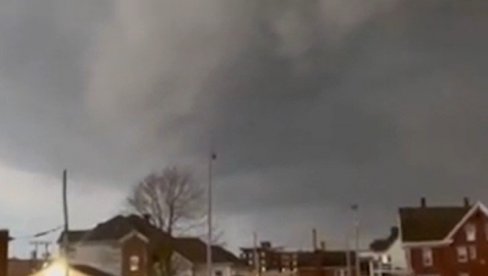 KUĆE SRAVNJENE SA ZEMLJOM, IMA I MRTVIH: Tornado napravio haos, jezivi snimci kruže internetom (VIDEO)