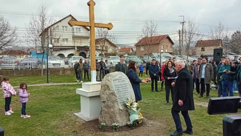 SRBIMA CRTAJU NOVE METE U Gračanici obeleženo 20 godina Martovskog pogroma na KiM: Cilj nasilnika bio da nas zauvek proteraju (FOTO/VIDEO)