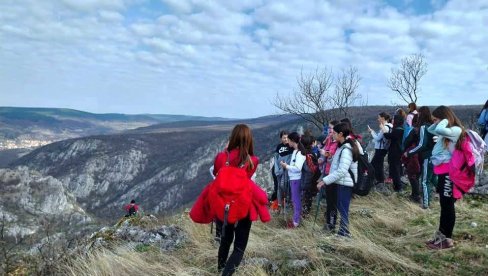 STAZOM PETRUŠKIH MONAHA: Planinari oživeli kanjon reke Crnice (FOTO)