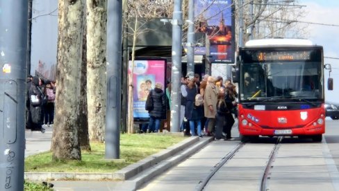 ZBOG ZADUŠNICA SUTRA VIŠE AUTOBUSA I TRAMVAJA: GSP pojačava ove linije, očekuju se velike gužve ZBOG ZADUŠNICA SUTRA VIŠE AUTOBUSA I TRAMVAJA: GSP pojačava ove linije, očekuju se velike gužve