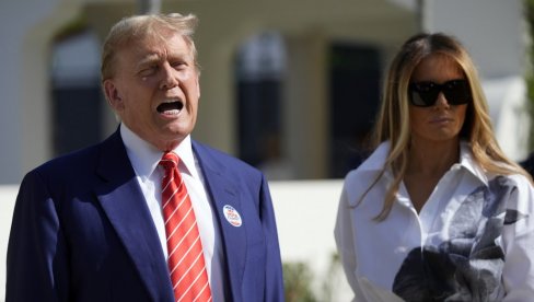 ХЕЛИКОПТЕР У КОМ СУ БИЛИ ТРАМП И МЕЛАНИЈА ПРИНУДНО СЛЕТЕО: Бела кућа се хитно огласила