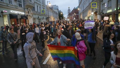 РУСИЈА ПРЕЛОМИЛА: ЛГБТ покрет на листи терориста и екстремиста
