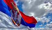 SRAMNO: Ovo albanski navijači rade srpskoj zastavi u Tirani! (VIDEO)
