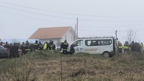 POGLEDAJTE - ŠTA SE TRENUTNO DEŠAVA U BANJSKOM POLJU? Sve službe okupljene ispred kuće gde je nestala mala Danka (FOTO/VIDEO)