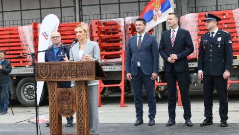 NA JESEN NOVI POZIV POLJOPRIVREDNICIMA Tanasković: Država će pomoći svima da zamene stare traktore novim i modernijim (FOTO)