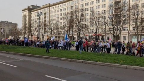 SPREMNOST ZA BORBU? NIKADA VIŠE: Protest u Berlinu, hiljade ljudi izašlo na ulice (VIDEO)