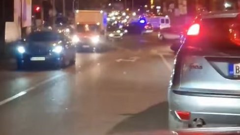 TEŠKA SAOBRAĆAJNA NESREĆA. U Zemunu sudar automobila i policijske marice (VIDEO)