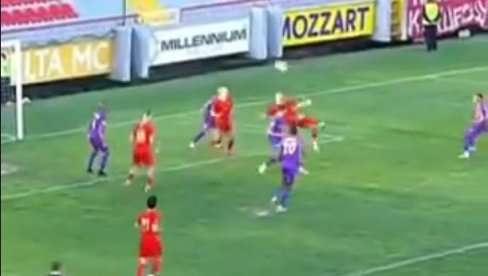 IMAMO GOL SEZONE U SUPERLIGI SRBIJE! Fudbaler Napretka na spektakularan način načeo mrežu Javora (VIDEO)