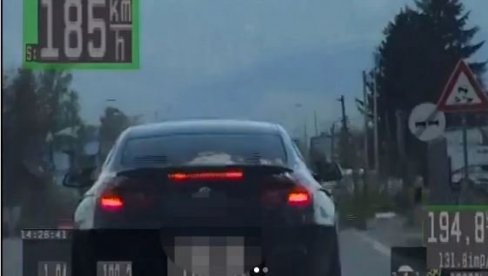 ZA VOLANOM I BEZ DOZVOLE Policija u Sremskoj Mitrovici otkrila devetoricu vozača koji su učinili saobraćajne prekršaje