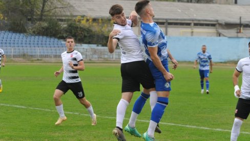 „BELI“ VREBAJU NOVI TRIJUMF: Kraljevačka Sloga sutra na Gradskom stadionu dočekuje Polet