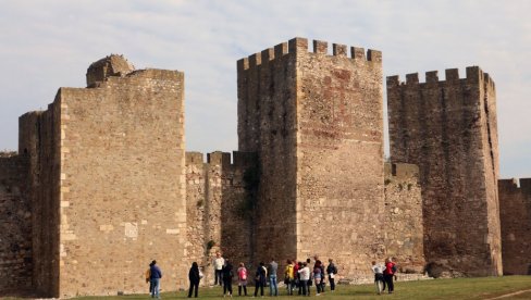 TVRĐAVA ZAPAMTILA VELIKI RAT I JOŠ VEĆE RAZARANJE: Posledice bombardovanja i danas vidljive u poslednjoj prestonici srpske srednjovekovne države