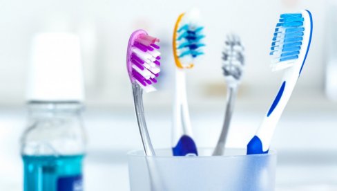 MNOGI NE ZNAJU: Zašto četkice za zube imaju vlakna različitih boja