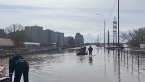 EVAKUISANO 13.000 LJUDI: Poplave u Orenburgu, pod vodom još 800 kuća (VIDEO)