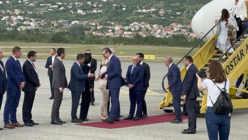 SVEČANO U MOSTARU: Priređen doček za Vučića (FOTO)