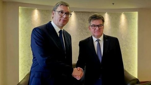 VUČIĆ SE SASTAO SA LAJČAKOM U OKVIRU POSETE BRISELU: Večeras na neformalnoj večeri koju organizuje predsednik Evropskog saveta