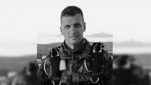 ПОСЛЕДЊИ ИСПРАЋАЈ ТРАГИЧНО НАСТРАДАЛОГ ЗАСТАВНИКА:  Мијодраг Тошковић сахрањен уз највеће војне почасти у Старој Пазови