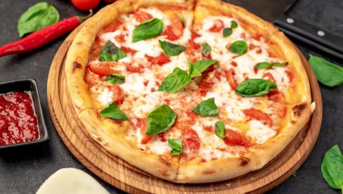 ПЉАЧКА КАКВА СЕ НЕ ДЕШАВА СВАКИ ДАН: Пијани лопов уз претњу ножем украо пицу из ресторана