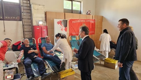 НА УСЛУЗИ ГРАЂАНИМА И У ХУМАНОСТИ: Угљевички ватрогасци организовали акцију добровољног давалаштва крви