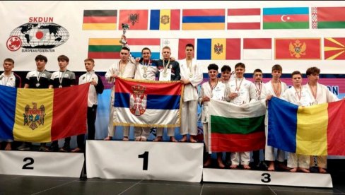 ČETIRI MEDALJE ZA SRBIJU: Uspeh takmičara iz inđijskog karate kluba