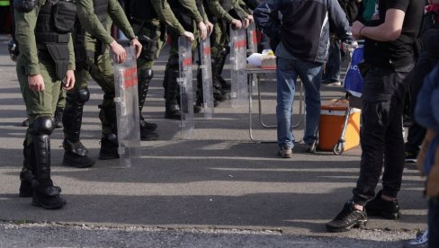 POLJSKI HULIGANI DIVLJALI U CENTRU BEOGRADA! Policija hapsi pred Zvezdin meč u kvalifikacijama za Ligu šampiona!