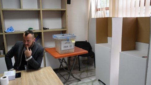ПОЛИЦИЈА, КАМЕРЕ,А БИРАЧА НИГДЕ: Празна биралишта обележила јучерашњи референдум о опозиву градоначелника на северу КиМ