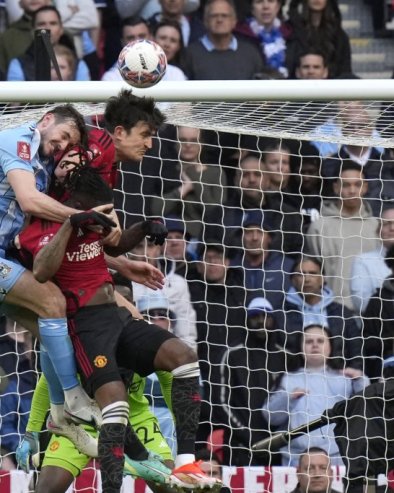 ОВНОВИ СУ У ПРВОМ ДЕЛУ СЕЗОНЕ СКУПО ПРОДАЛИ ВУНУ ЛИДЕРУ: Небеско-плави све ближе промоцији