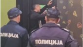 TAKSISTA NAVODNO POKUŠAO DA UBIJE PUTNIKE ŠRAFCIGEROM? Isplivao snimak drame u Vranju, policija reagovala (VIDEO)