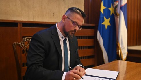 NEZAPAMĆENA TRAGEDIJA, MORAMO BITI SOLIDARNI I JEDINSTVENI: Juhas izrazio duboko žaljenje povodom nesreće u Novom Sadu