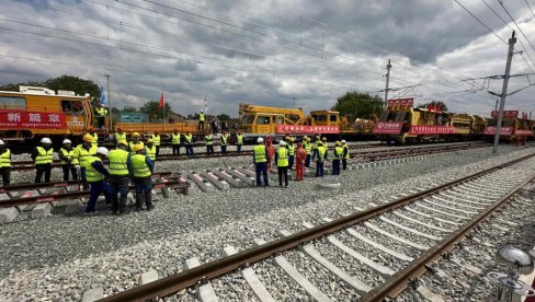 СВЕ СПРЕМНО ЗА ПОЧЕТАК ЦЕРЕМОНИЈЕ: Спајање последњег дела колосека Нови Сад – Суботица (ВИДЕО)