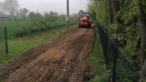 УРЕЂЕЊЕ САОБРАЋАЈНИЦЕ У СОПОТУ: Насипање Шантићеве улице