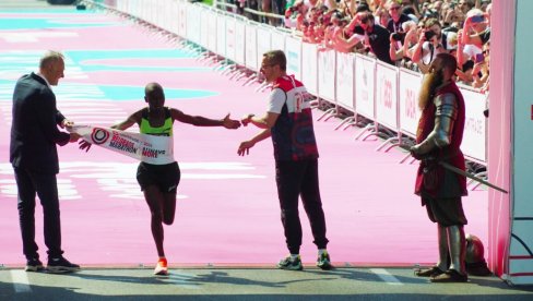 SPEKTAKL NA BEOGRADSKOM MARATONU: Kenijac pobedio i umalo oborio rekord - vreme impresivno!