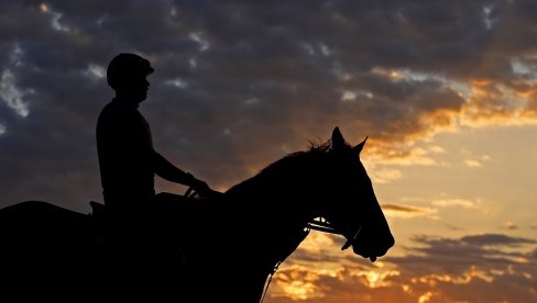 DEVOJČICA PALA S KONJA U JAJINCIMA: Hitna pomoć stigla na lice mesta