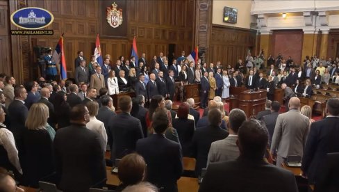 BOŽE PRAVDE POSLE POLAGANJA ZAKLETVE: U Skupštini Srbije novi ministri Vlade Srbije položili zakletvu, prisustvovao i Vučić (VIDEO)