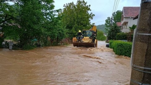 SITUACIJA U SVRLJIGU NAKON IZLIVANJA BUJIČNIH POTOKA:  Pripadnici Sektora za vanredne situacije na terenu