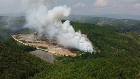 ГОРИ ДЕПОНИЈА У УЖИЦУ: Припадници штаба за ванредне ситуације гасе пожар, инспектори на терену (ФОТО/ВИДЕО)