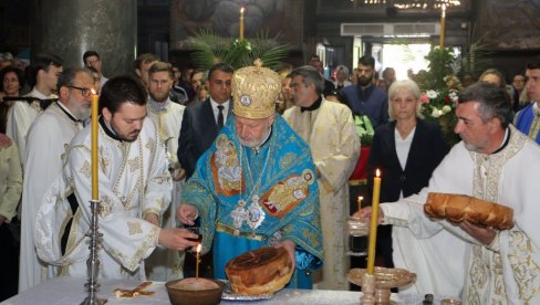 OBELEŽENA SLAVA GRADA SMEDEREVA: Vaskrši ponedeljak u hramu Svetog Georgija