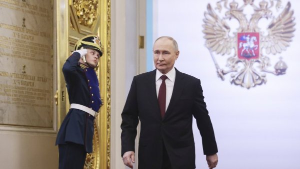 БУДУЋНОСТ РУСИЈЕ СЕ РЕШАВА НА ФРОНТУ: Путин поручио да сви морају да раде као момци на фронту