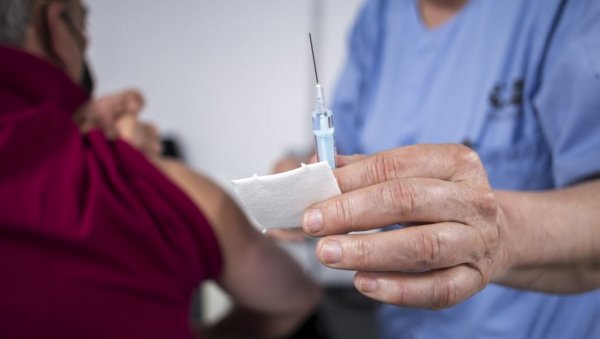 ВУЧИЋ НАЈАВИО ВЕЛИКУ ВЕСТ: До краја наредне године у Србији вероватно руска вакцина против рака - Производићемо је и сами ВУЧИЋ НАЈАВИО ВЕЛИКУ ВЕСТ: До краја наредне године у Србији вероватно руска вакцина против рака - Производићемо је и сами
