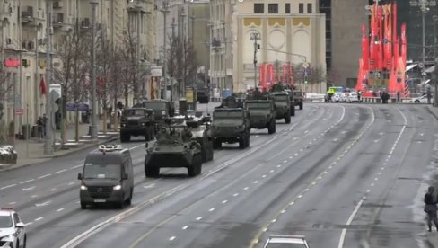 ПРИПРЕМА ПАРАДЕ У МОСКВИ: Војна возила тутње улицама града (ВИДЕО)