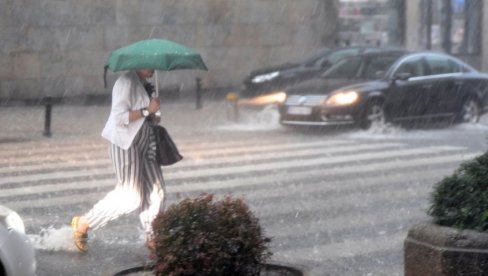 STIŽE PROVALA OBLAKA: RHMZ najavio olujne udare vetra - cela Srbija pod meteoalarmom