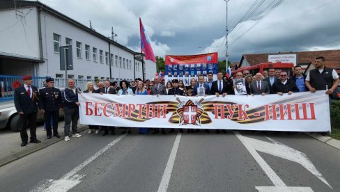 NIŠ OBELEŽIO DAN POBEDE NAD FAŠIZMOM: Marš Besmrtnog puka od Logora do Spomenika oslobodiocima