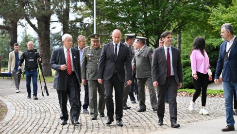 HVALA HRABRIM PRECIMA: Novi Sad obeležio Dan pobede nad fašizmom (FOTO)