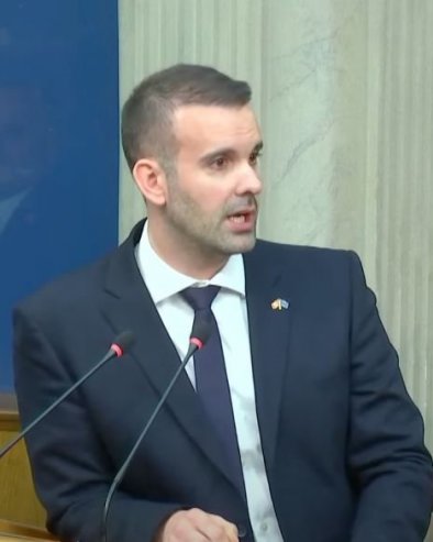 МИЛОЈКО СА ЦЕНТРИМА МОЋИ РУШИ ВЛАДУ: Спајић добио зелено светло за избацивање српских странака