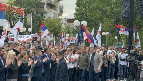 VUČIĆ STIGAO NA SKUP: Veliki aplauz u Lazarevcu predsedniku Srbije (VIDEO)