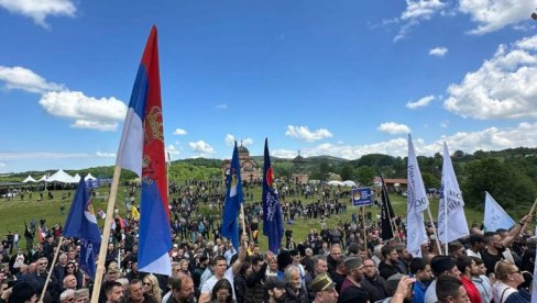 VELIKI SKUP NA RAVNOJ GORI: Rodoljubi obeležili godišnjicu izlaska Draže Mihailovića na Ravnu Goru (FOTO)